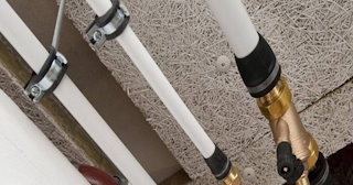 Замена труб водоснабжения в квартире: цена от 2118 руб. - СантехДомБлч